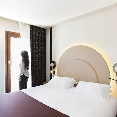 Hotel Centre Univers 4*