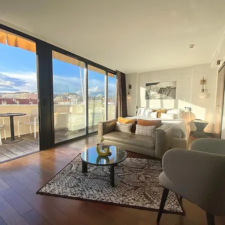 Centre Univers カンヌ